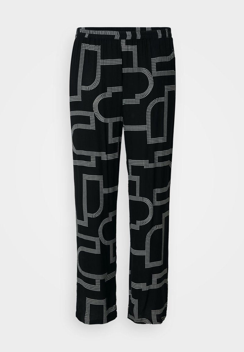 Schwarze Hose mit einem geometrischen weißen Muster, ausgestattet mit einem elastischen Bund und weitem Bein. Weicher Stoff mit glatter Textur.