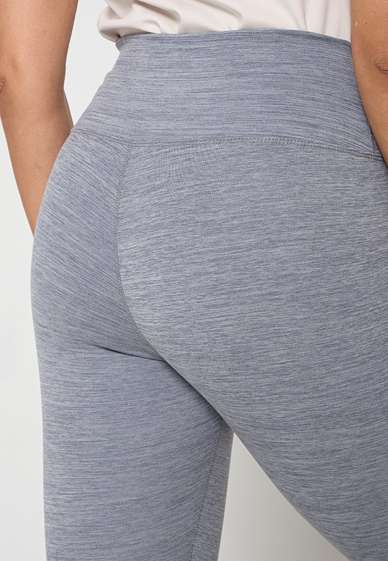 Nike Performance ONE