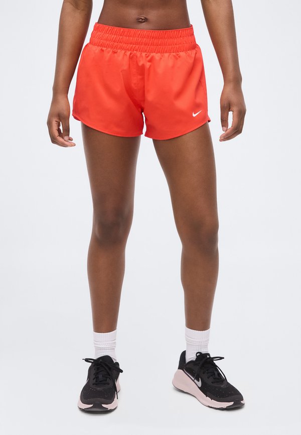 Nike Performance W NK ONE DF MR 3IN BR SHORT - Sports shorts - light crimson/white