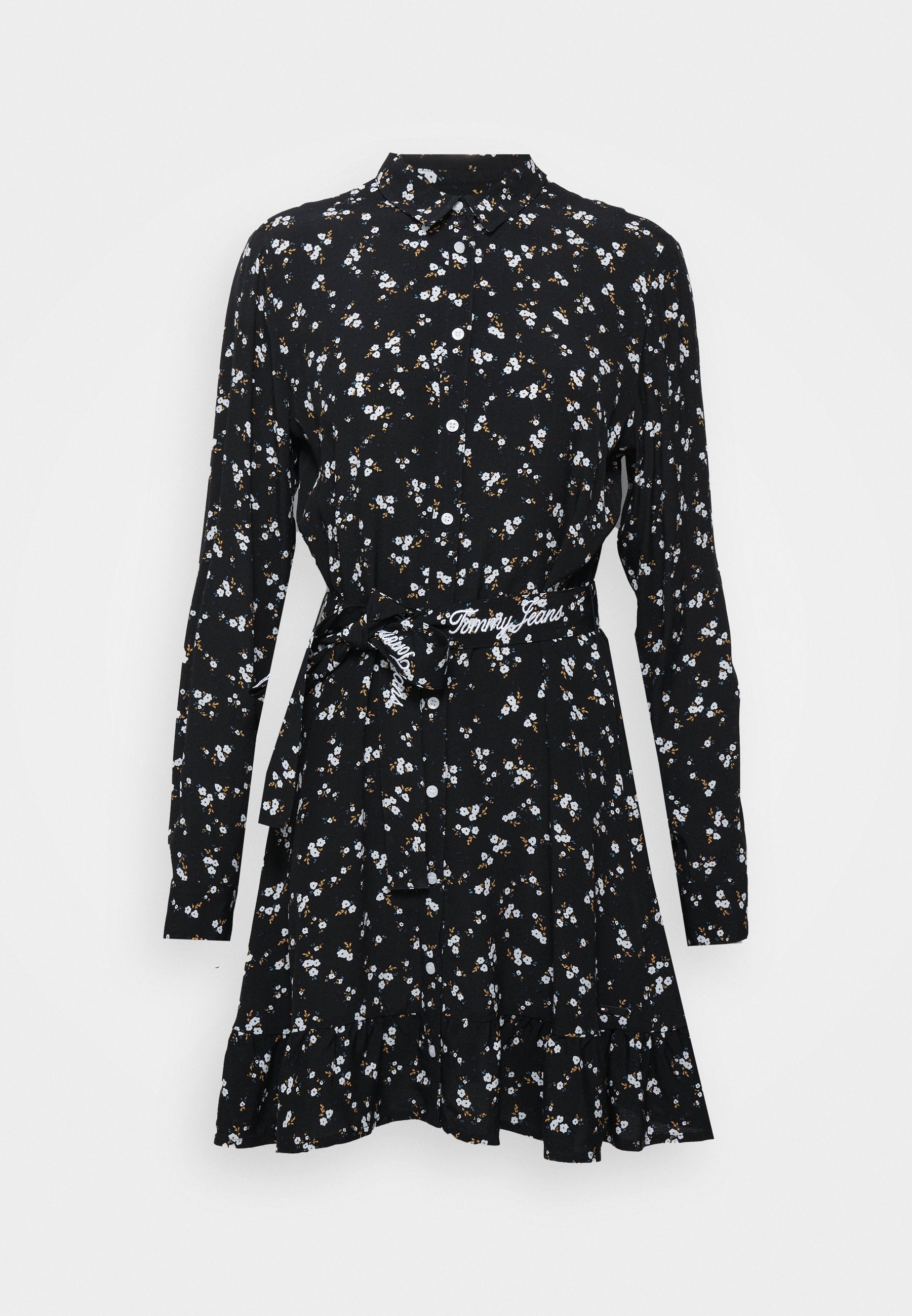 Schwarzes Blumenkleid mit langen Ärmeln, Hemdkragen und durchgehender Knopfleiste. Hat eine taillierte Taille und einen ausgestellten Rock mit gerafftem Saum.