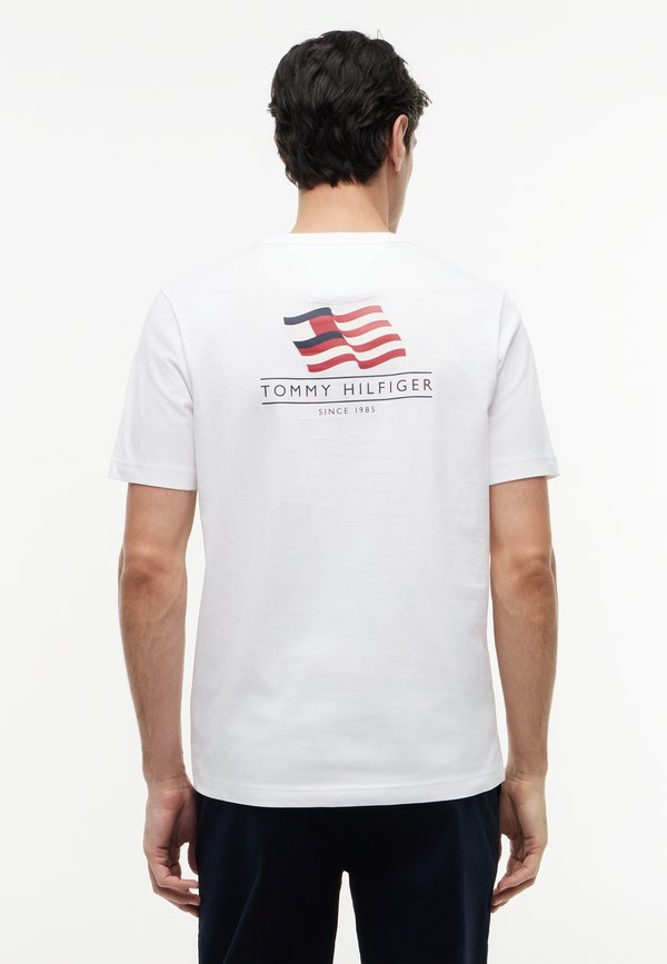 Tommy Hilfiger AMERICANA BACK GRAPHIC REG TEE  AMERICANA CAPSULE - Print T-shirt - white