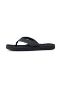 Schwarze Flip-Flops mit strukturiertem Riemen, weicher Gummisohle und flachem Design. Der Riemen hat ein gewebtes Muster für besseren Halt.