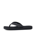 Schwarze Flip-Flops mit strukturiertem Riemen, weicher Gummisohle und flachem Design. Der Riemen hat ein gewebtes Muster für besseren Halt.