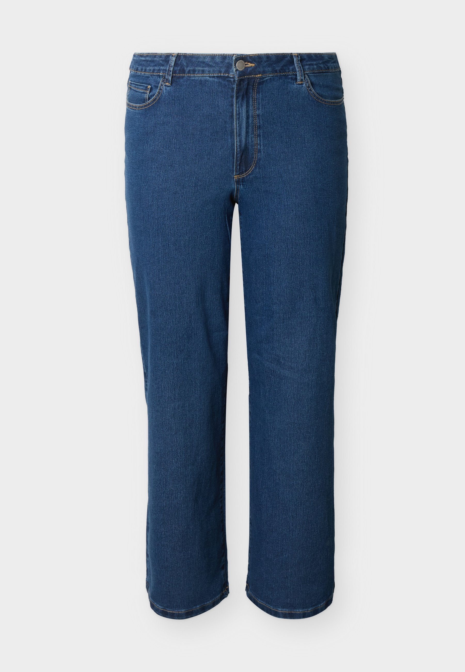 Blaue Jeans mit geradem Bein, vorn mit Knopf und Reißverschluss, Fünf-Taschen-Stil und sichtbaren Nähten auf hellem Hintergrund.