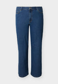 Blaue Jeans mit geradem Bein, vorn mit Knopf und Reißverschluss, Fünf-Taschen-Stil und sichtbaren Nähten auf hellem Hintergrund.