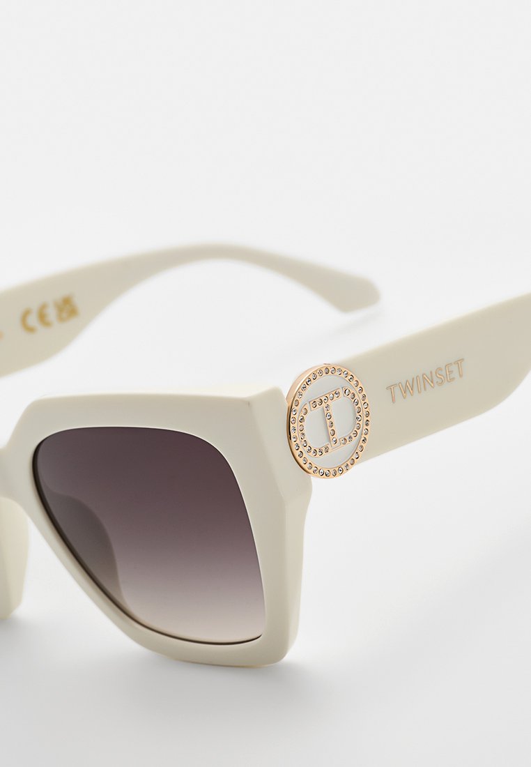 TWINSET