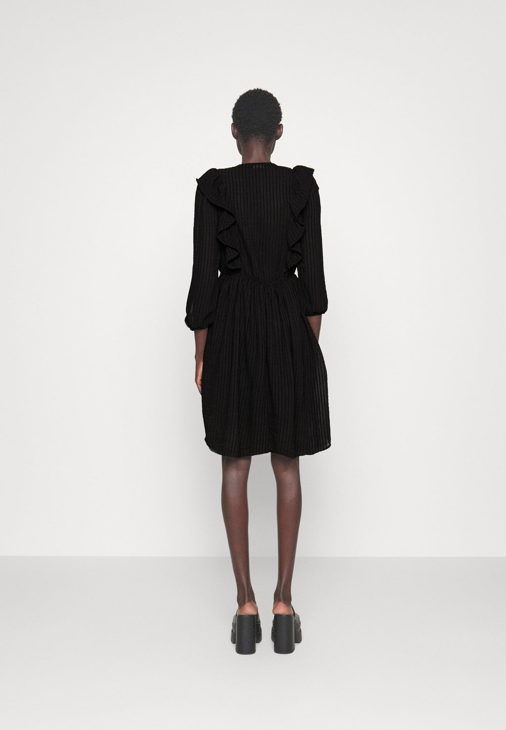 ONLLONDON RUFFLE DRESS Media 4