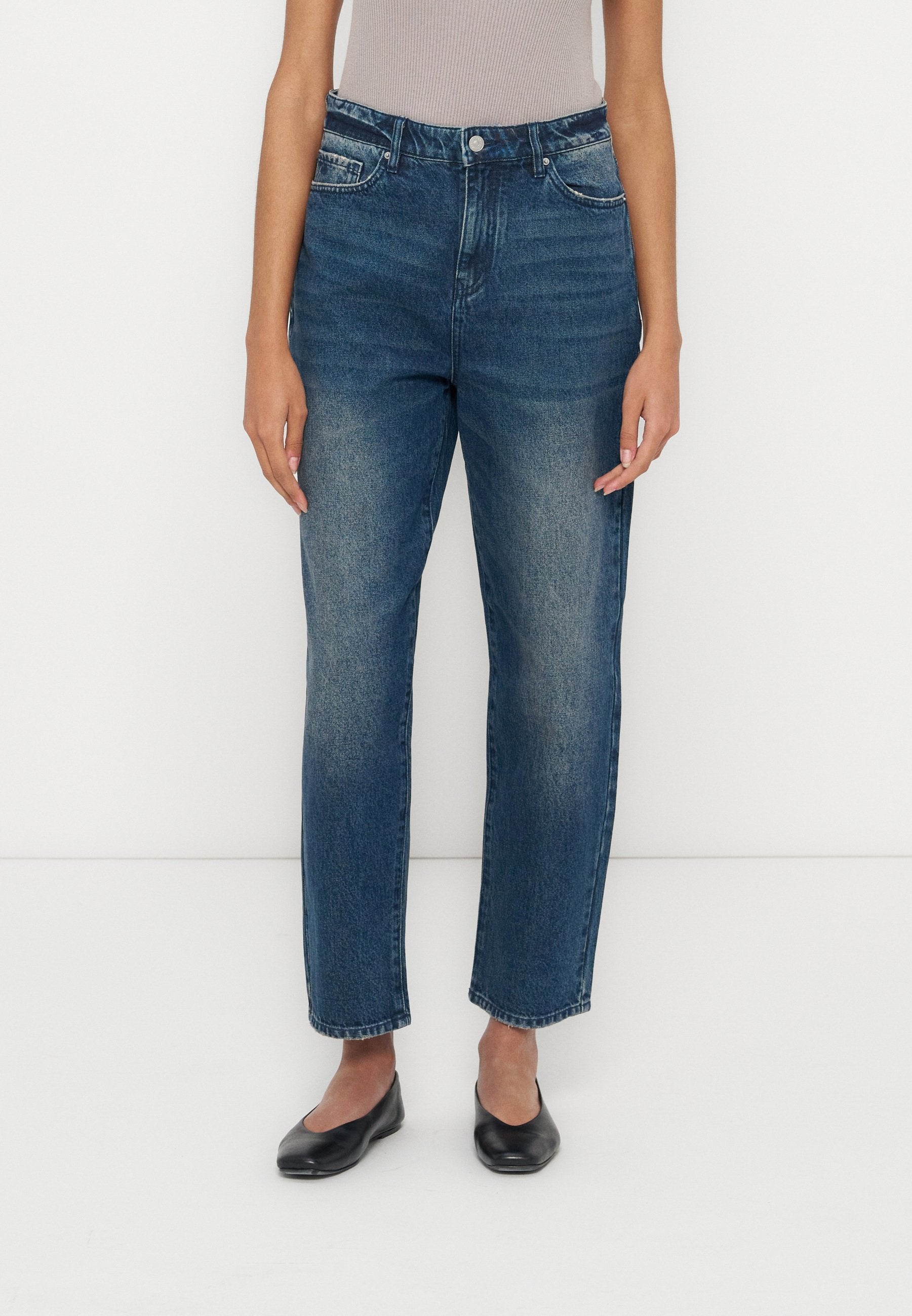 Armani Exchange Mom Jeans Media 1