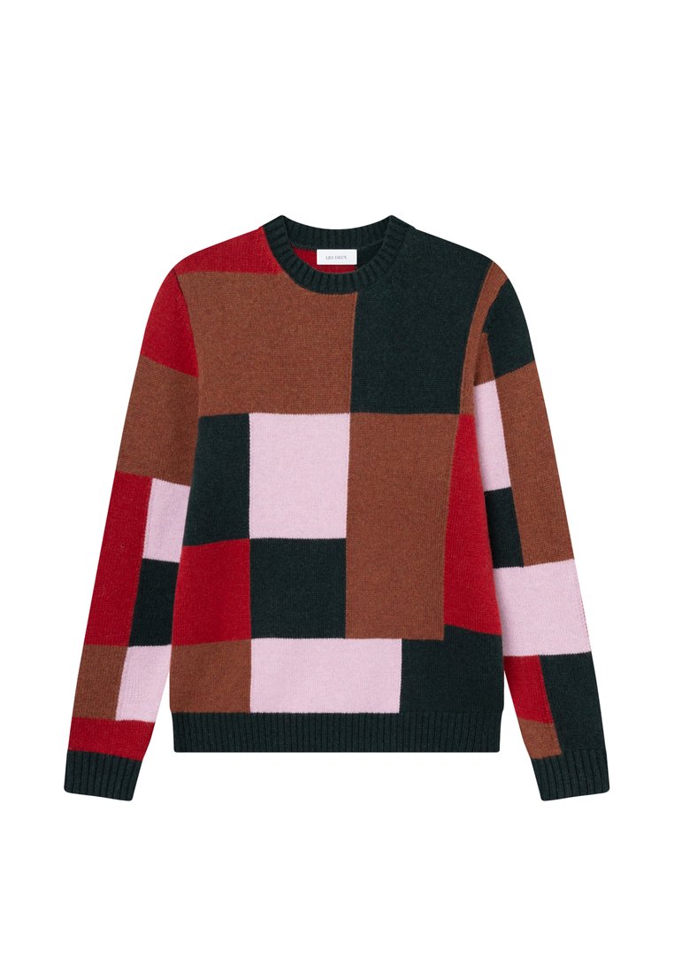 Strickpullover mit Rundhalsausschnitt und einem Patchwork-Design in Dunkelgrün, Braun, Rot, Pink und Cremefarben. Weiche Textur und gerippte Bündchen.