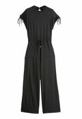 Schwarzer Jumpsuit mit kurzen Ärmeln, Kordelzug an der Taille, weitem Bein, Fronttaschen und gebundenen Ärmel-Details.