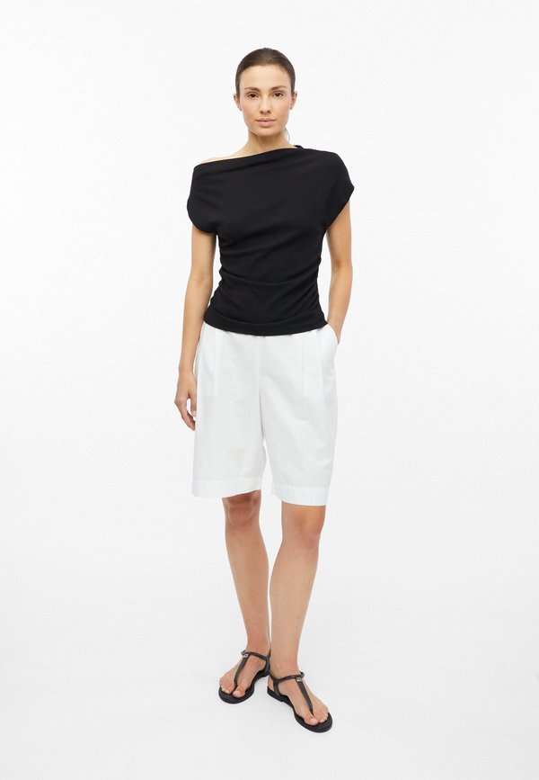 s.Oliver HOSE - Shorts - weiß
