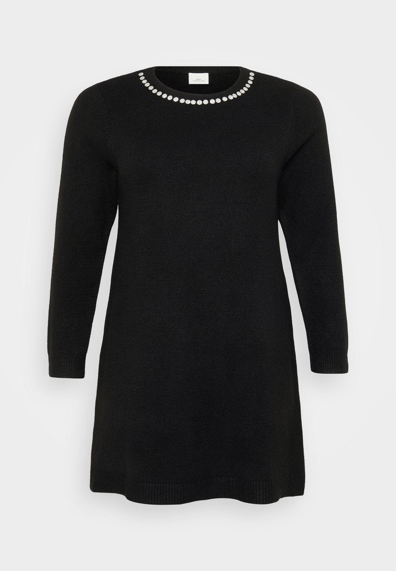 Schwarzes Strickkleid mit langen Ärmeln und runden Ausschnitt, das eine Reihe dekorativer Juwelen entlang des Kragens aufweist. Einfacher und gerader Schnitt.