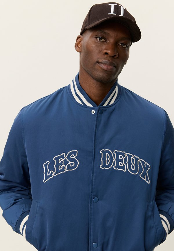 Les Deux VARSITY