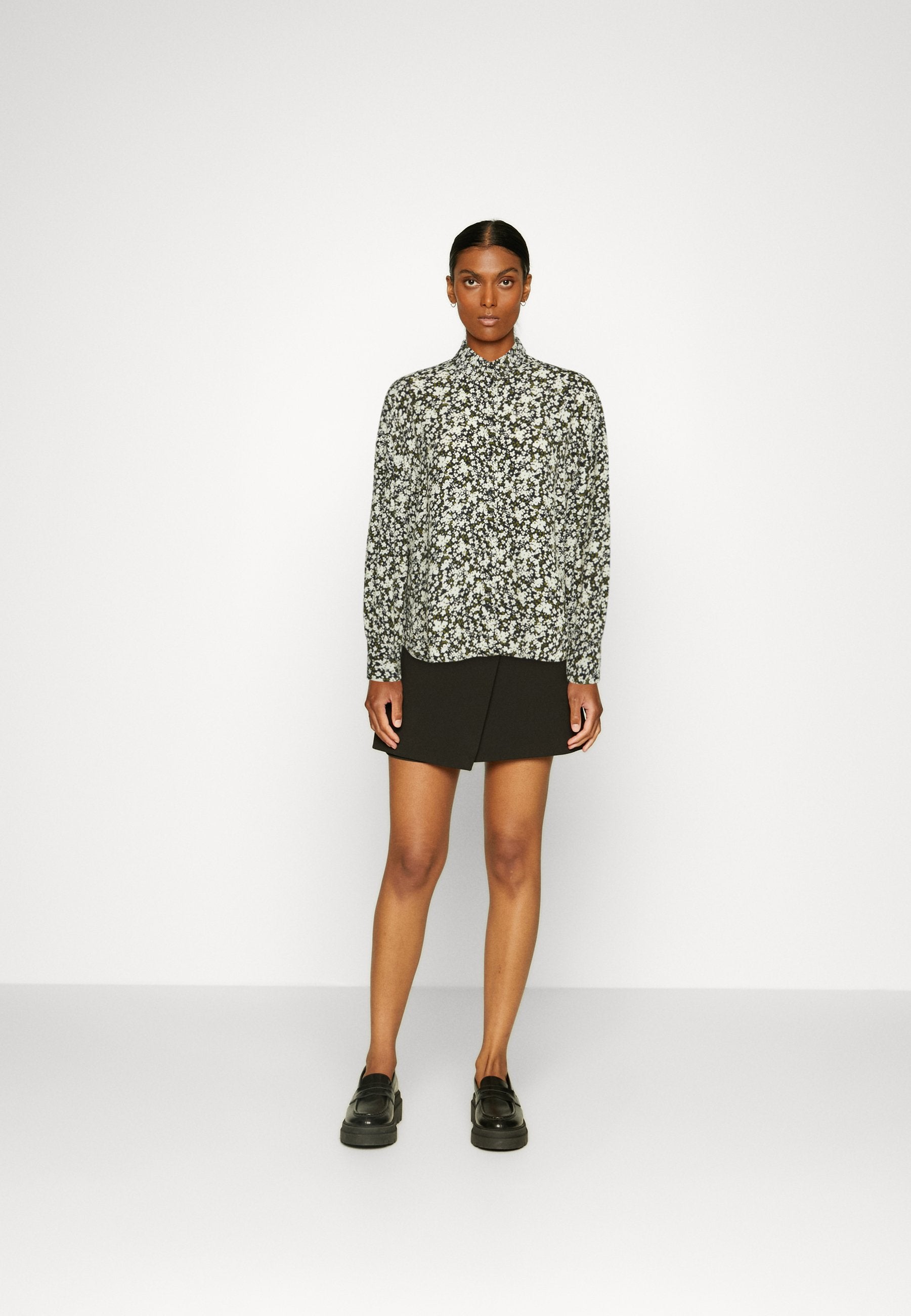 BLOUSE Media 2