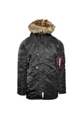 Schwarze gepolsterte Parka mit einer Kapuze aus Kunstpelz, vorderen Knöpfen, seitlichen Taschen und einer mit Reißverschluss versehenen Armtasche mit einem Stoffetikett. Glatte, glänzende Textur.