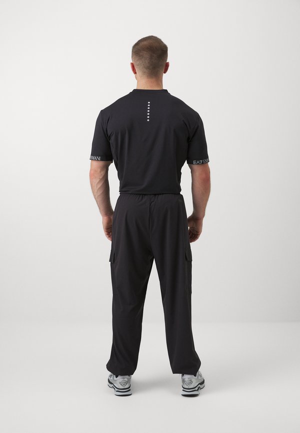 EA7 Emporio Armani VENTUS7 CARGO PANTALONI