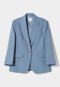 Hellblaues Blazer mit Reverskragen, einreihigem Knopfverschluss, zwei Fronttaschen und einem glatten, taillierten Design.