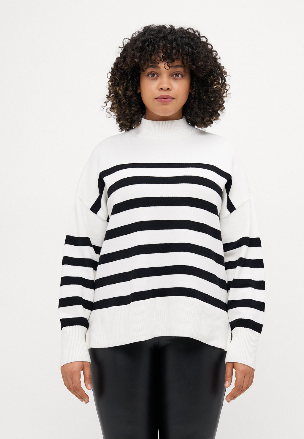 Knitted CARBARI Knitted Media 3