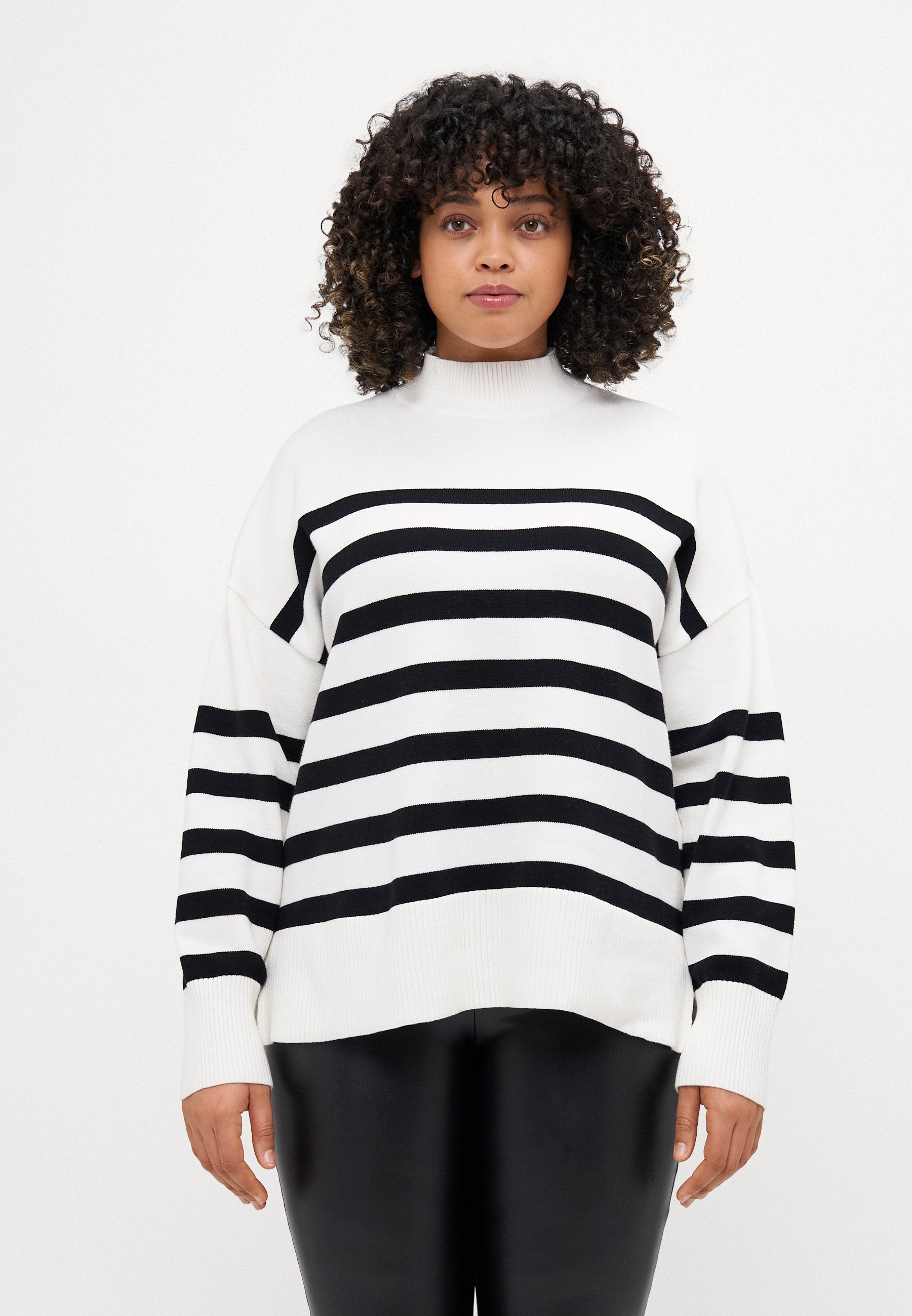 Knitted CARBARI Knitted Media 3