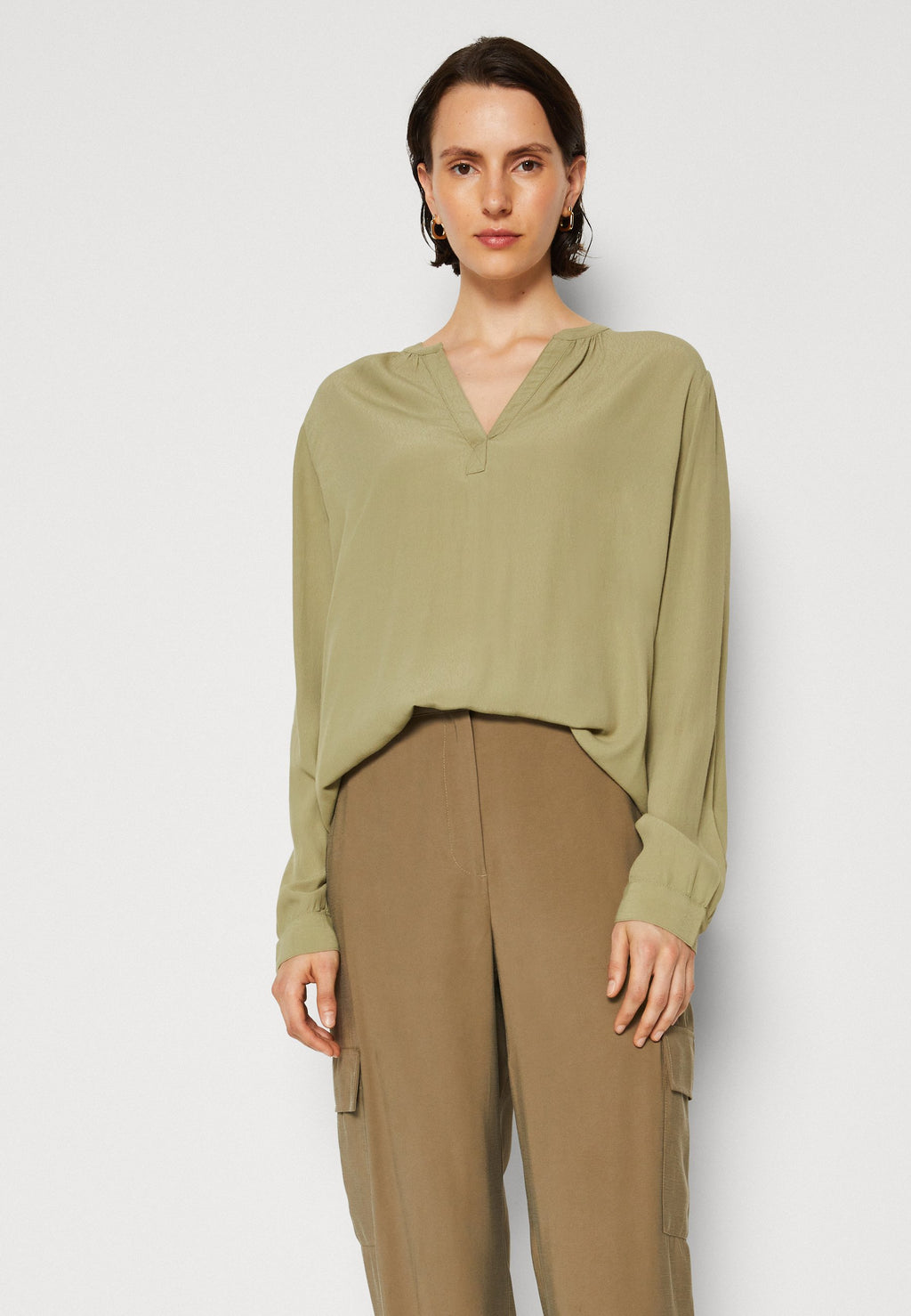BLOUSE Media 7