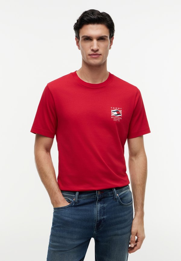 Tommy Hilfiger AMERICANA GRAPHIC LOGO TEE - Print T-shirt - medium red