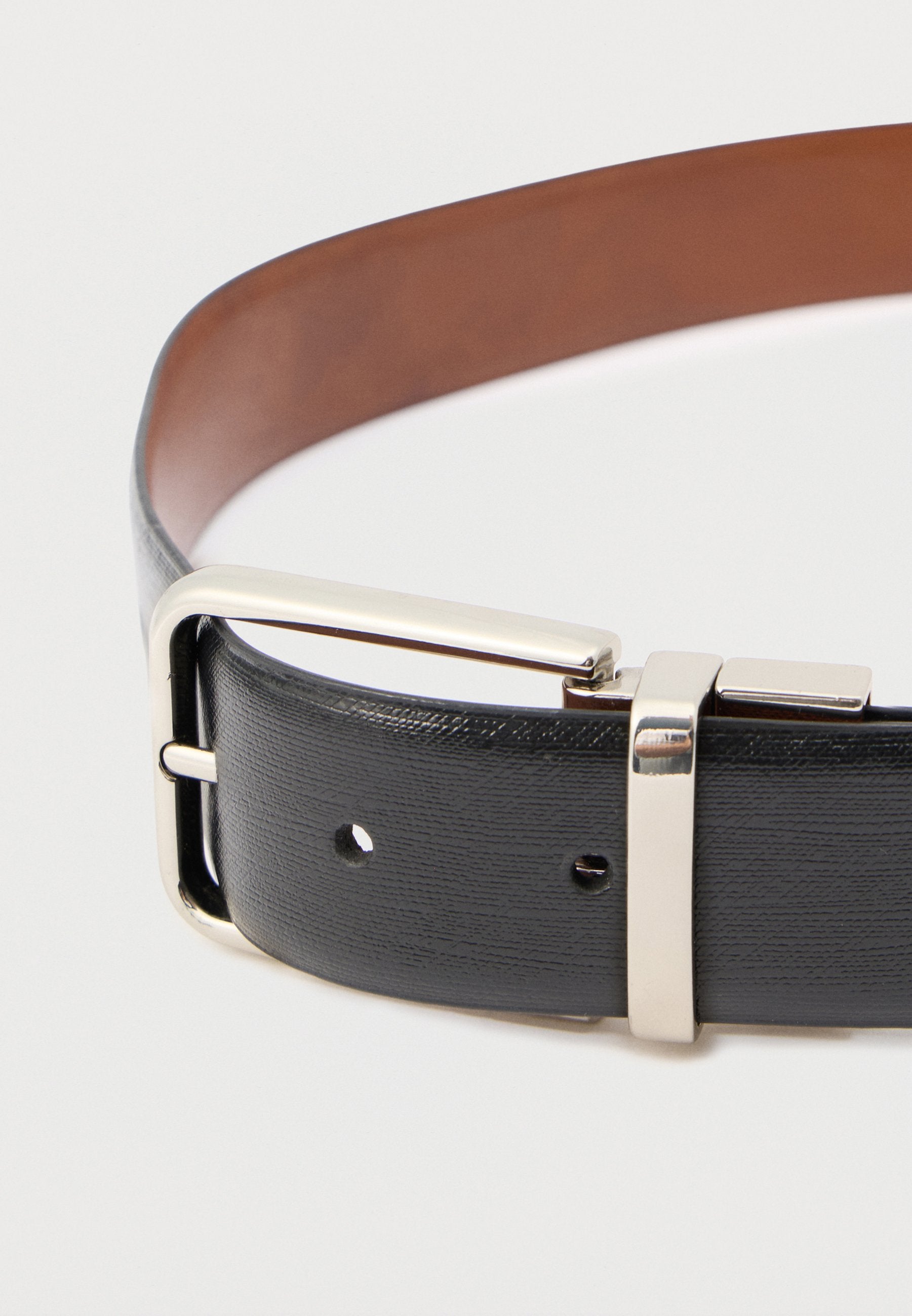 Pier One LEATHER REVERSIBLE UNISEX