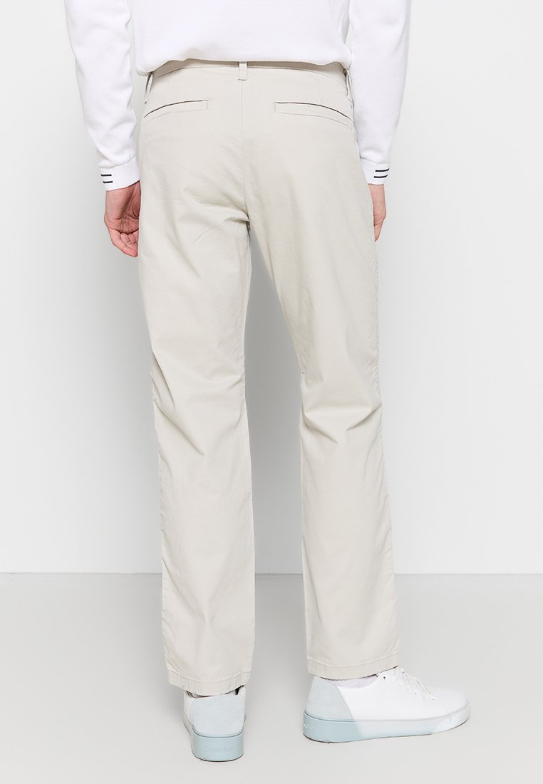 ONSEDGE LOOSE FIT Media 3