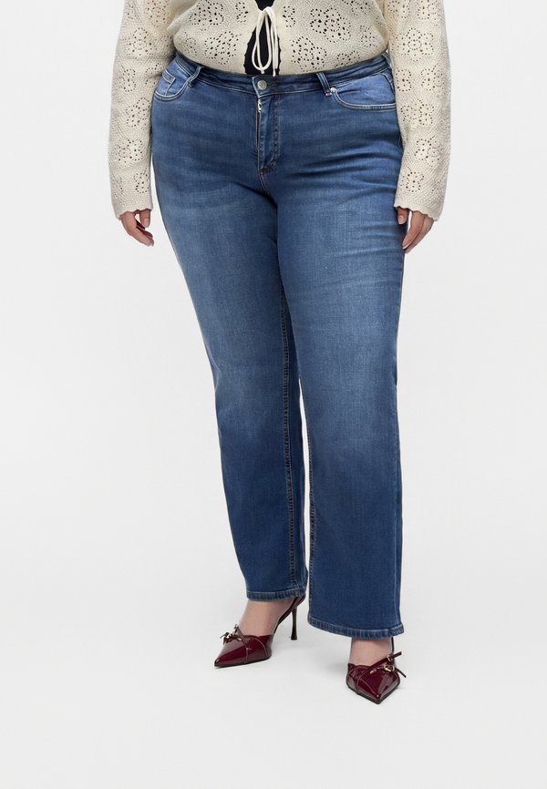 Vero Moda Curve VMCMARI TESSA - Flared Jeans - medium blue denim