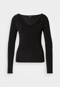 Schwarzes Langarmoberteil mit einem drapierten Cowl-Halsausschnitt, aus weichem Stoff gefertigt, mit einer taillierten Passform und minimalen Nähten für ein glattes Erscheinungsbild.