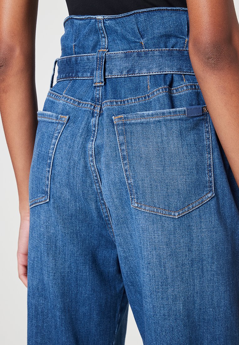 7 for all mankind