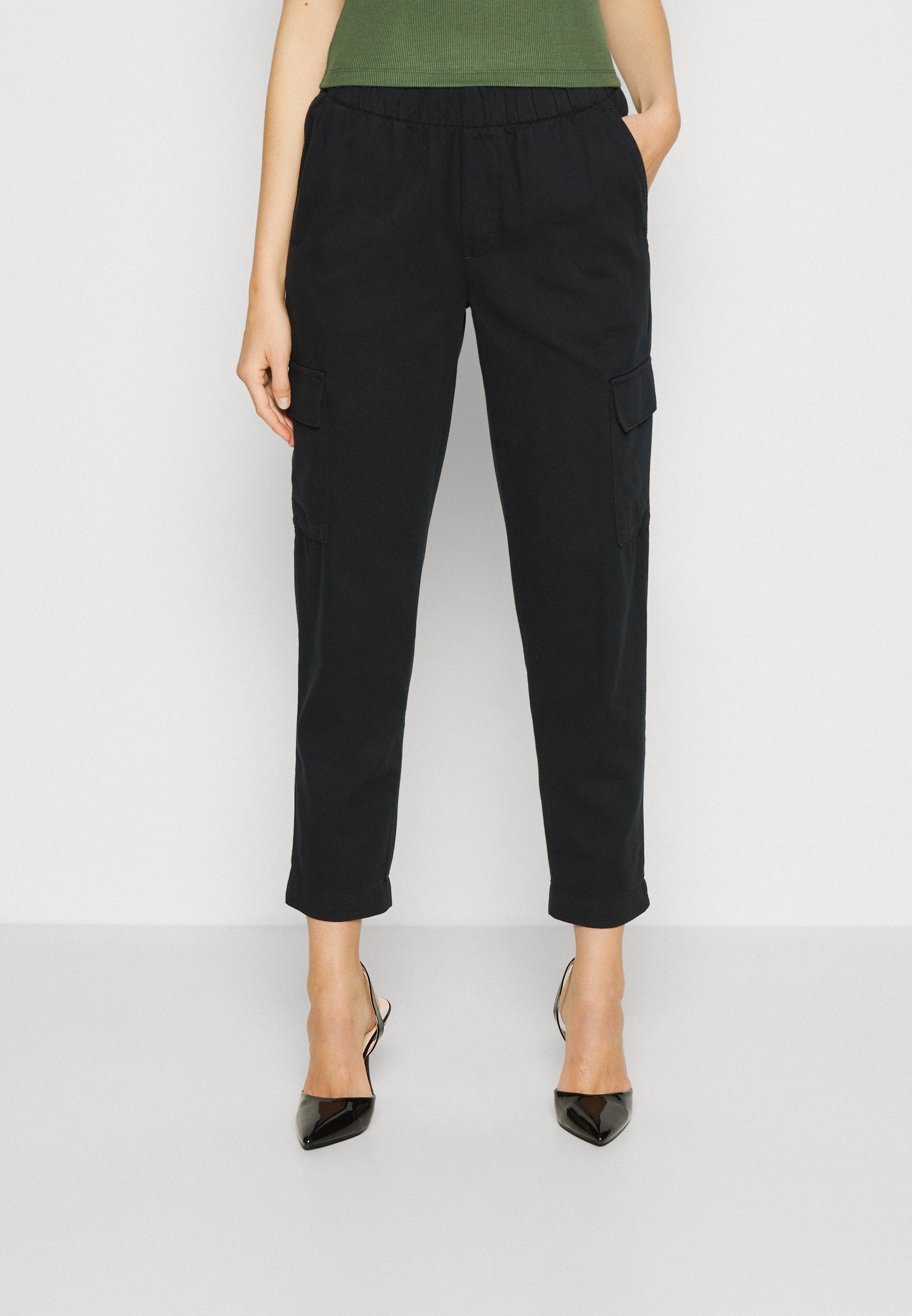 GAP BROKEN PULL ON PANT