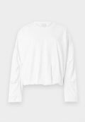 Weißes, langärmliges, kurzes Sweatshirt mit runder Ausschnitt und weichem Baumwollmaterial. Verfügt über leichte Raffungen an der Taille und eine glatte Textur.