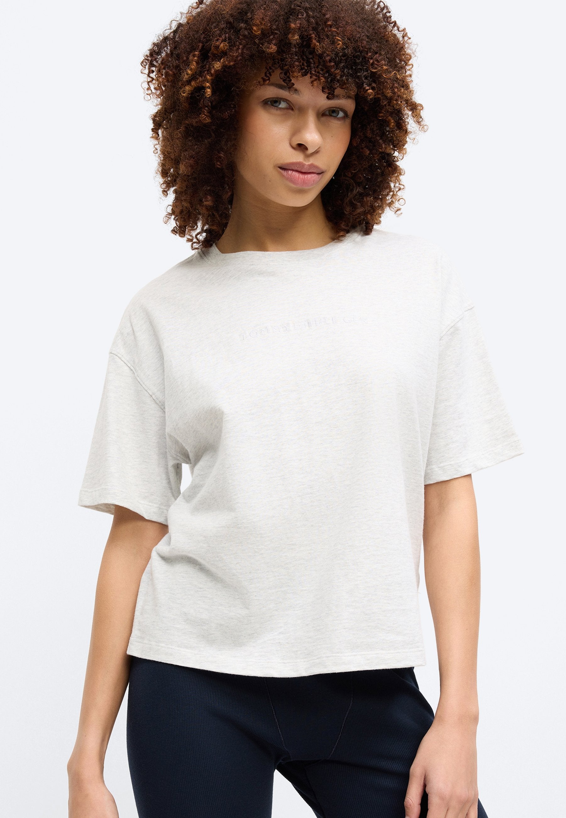 ESSENTIAL LOGO LOUNGE T-SHIRT Media 7