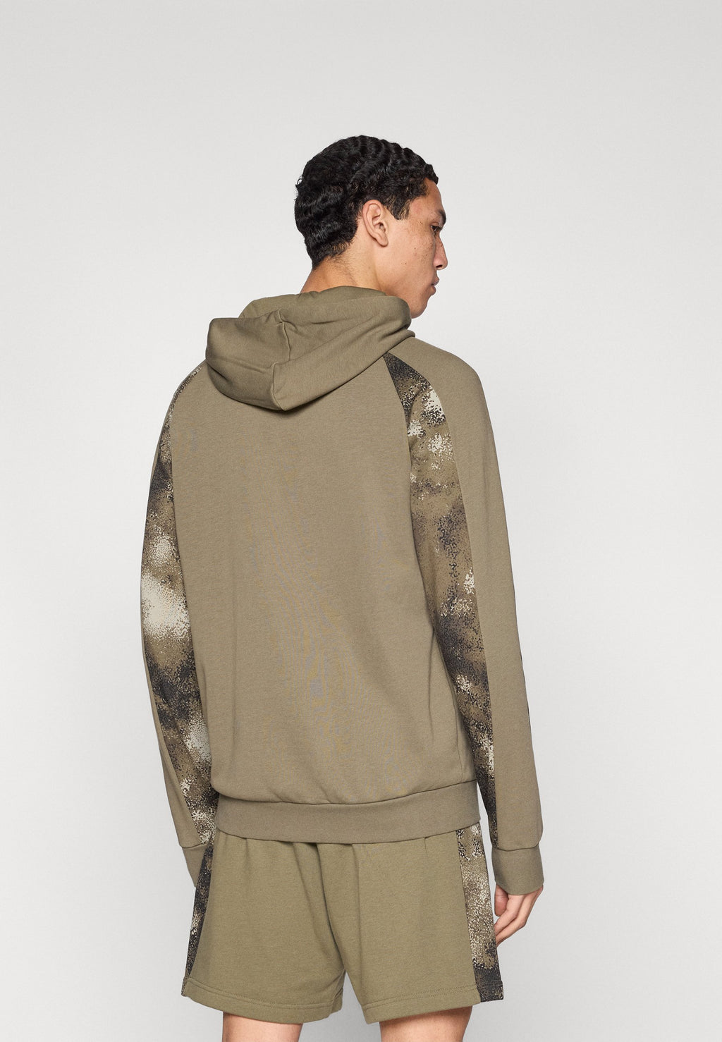 adidas Sportswear CAMO