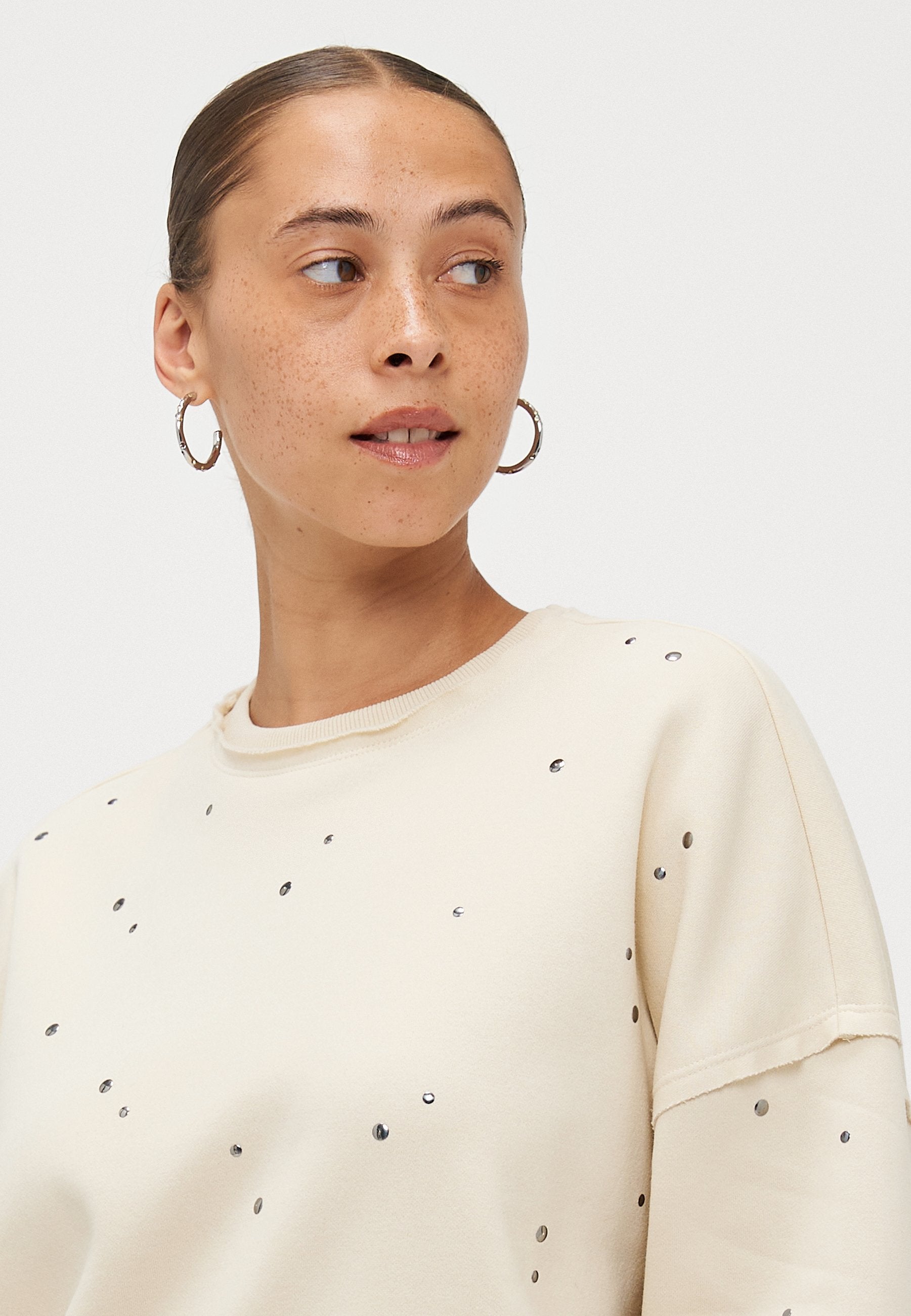 ONLCALLIE O NECK DETAIL Media 5