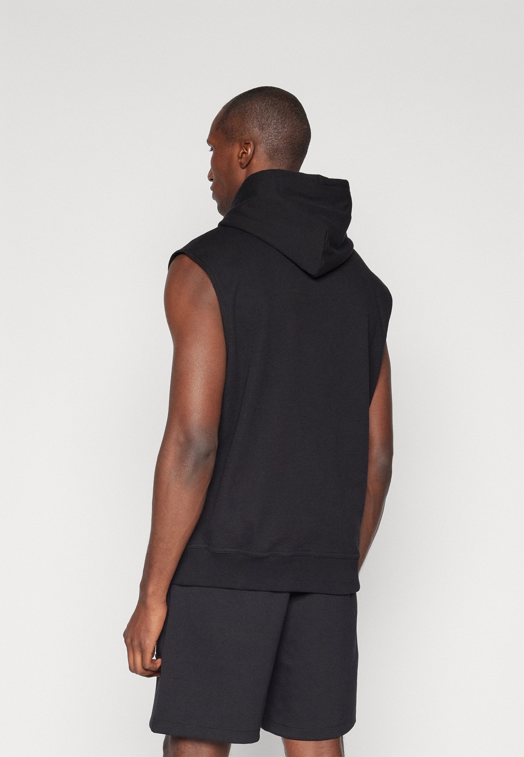Champion ICONS SLEEVELESS HOODIE WITH CENTRAL LOGO