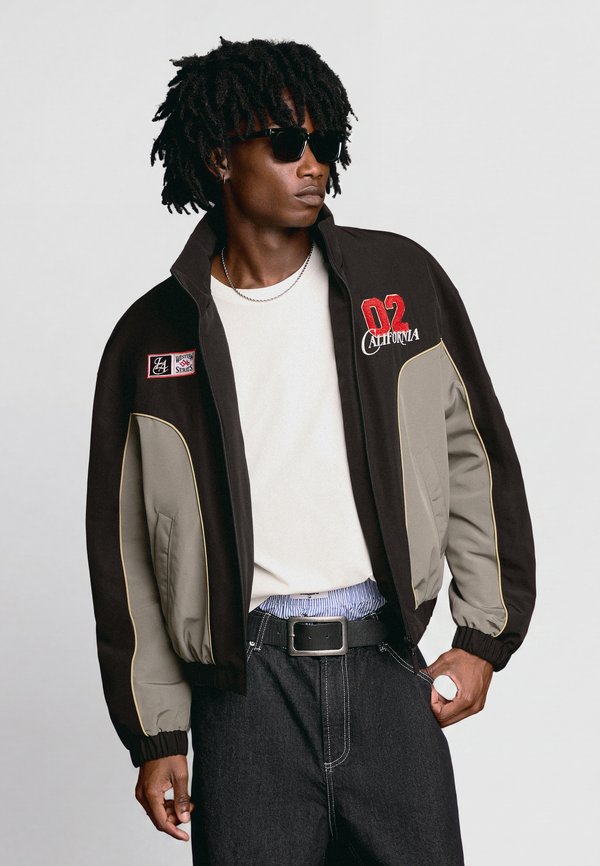 Bershka PRINTED ZIP-UP JACKET - Light jacket - black