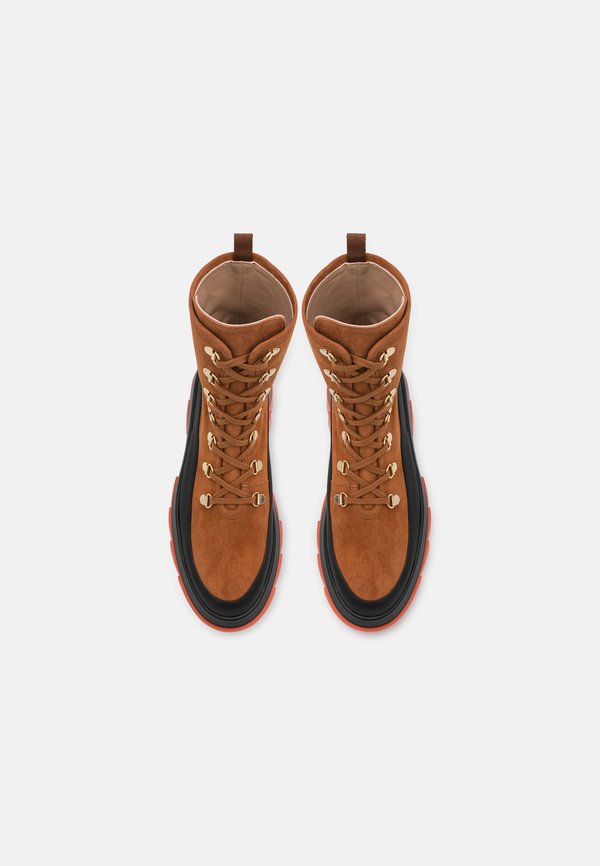 Stuart Weitzman NOHO CHELSEA BOOTIE