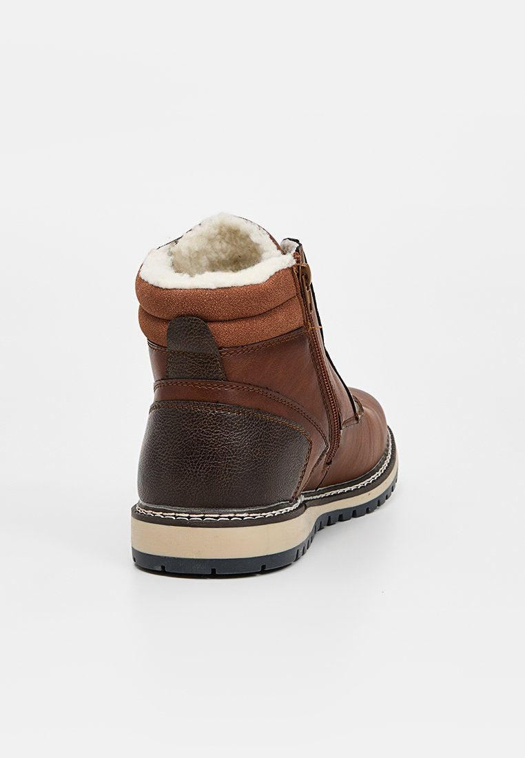Wrangler HUCK