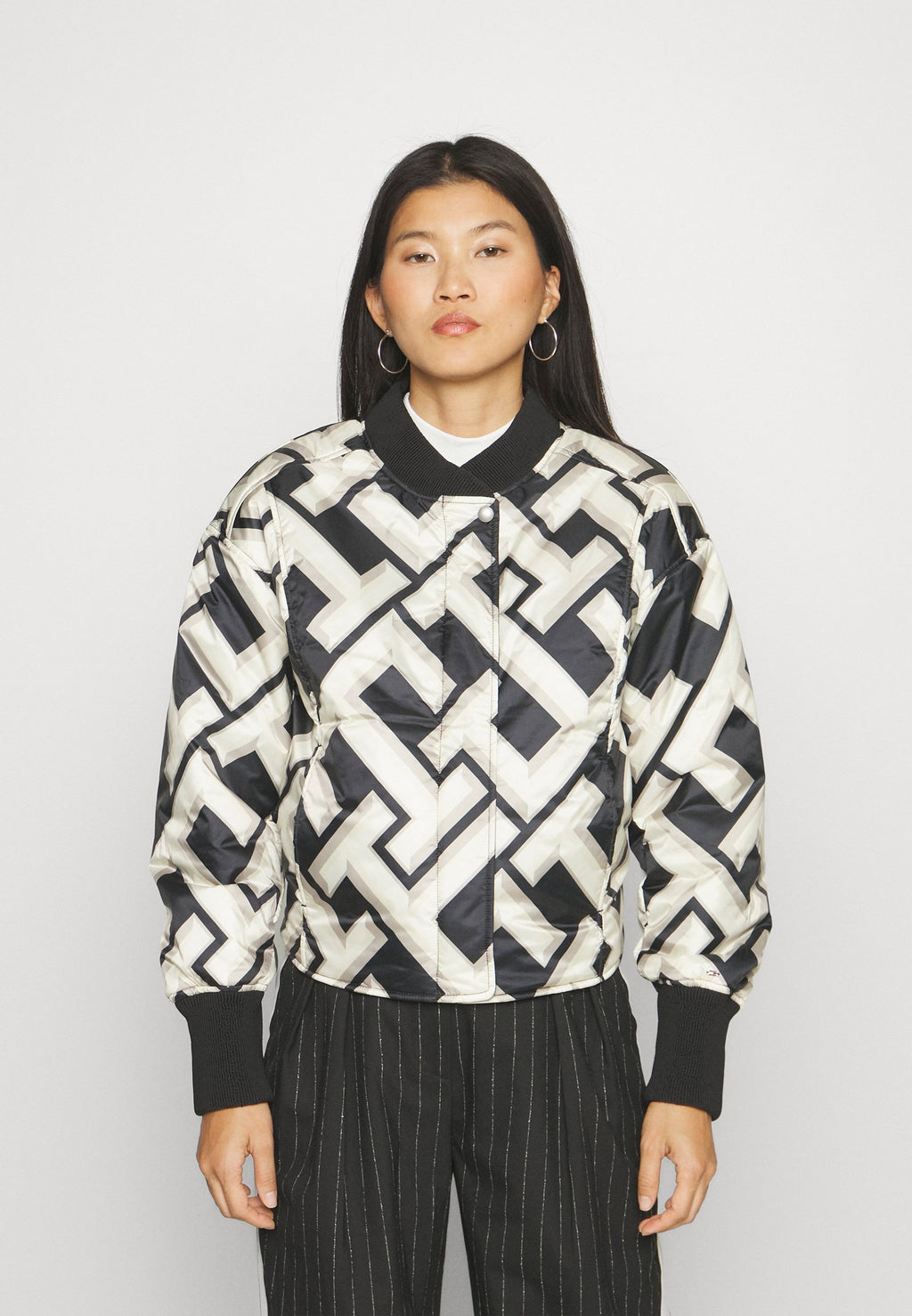 REVERSIBLE PADDED Media 4