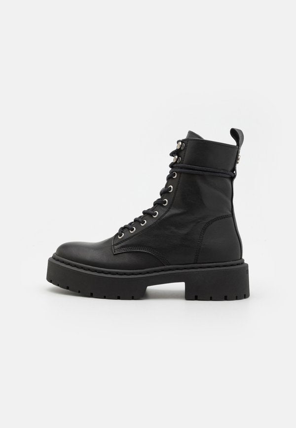 Steve Madden GUSTO