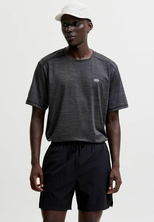 Jack & Jones TRAINING TOP BADGE TRAINING TOP - Print T-shirt - black melange