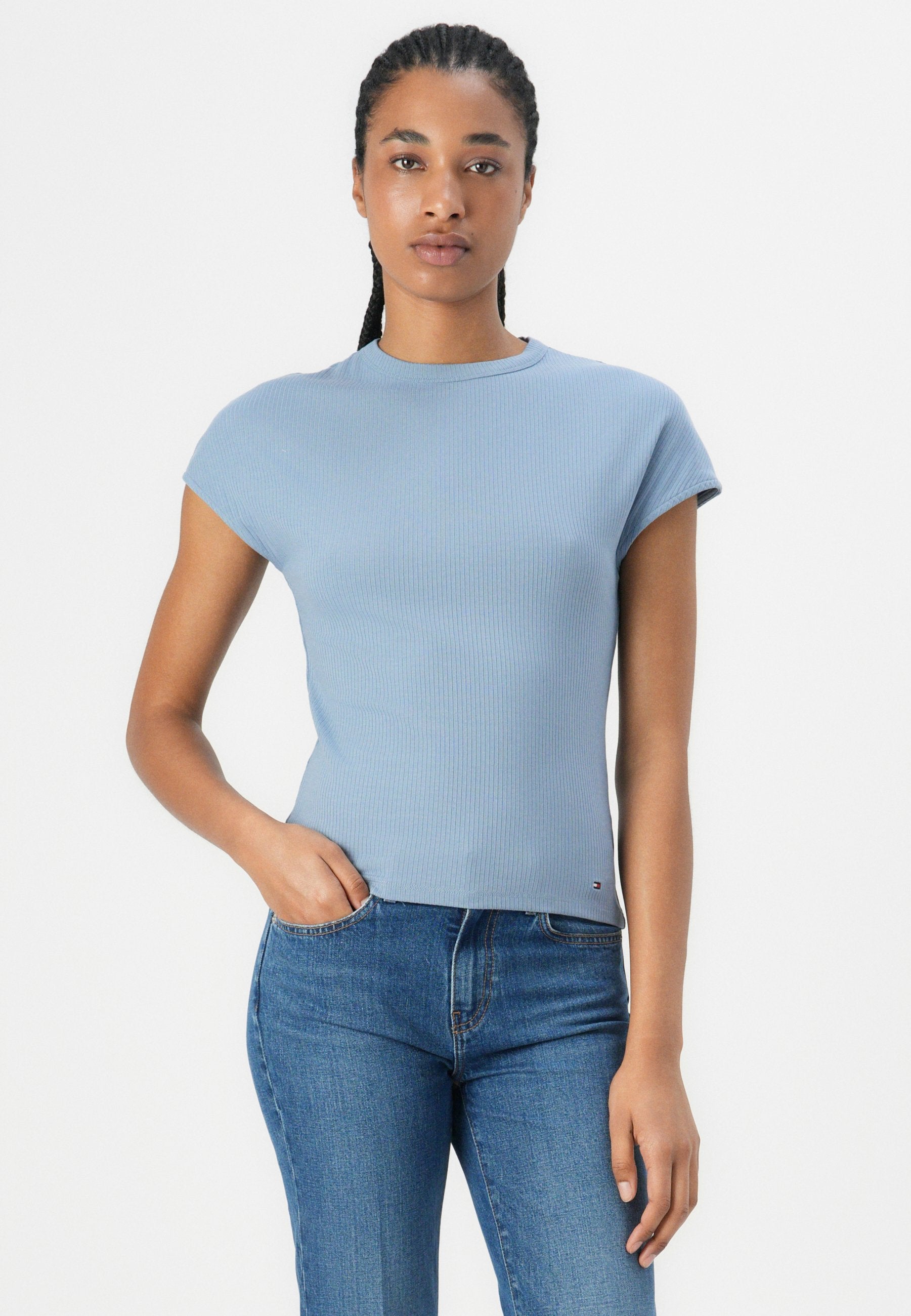 SLIM TEE Media 5