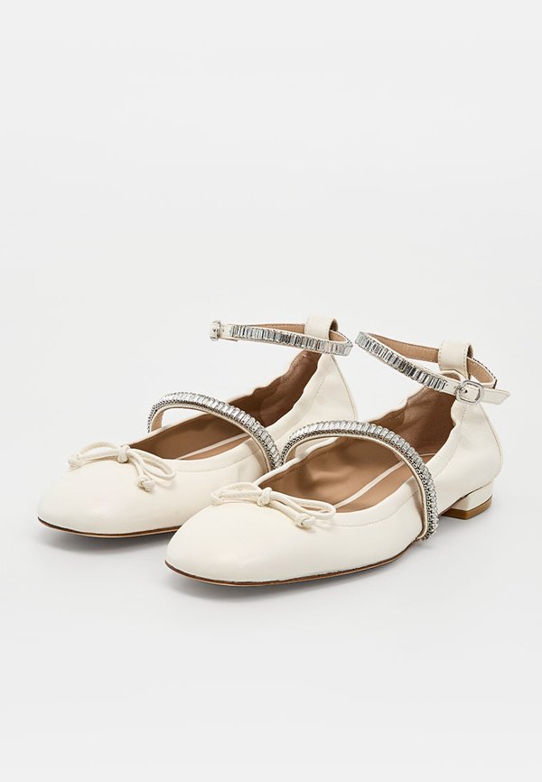 Stuart Weitzman STEFANIE