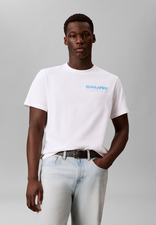 Calvin Klein Jeans SS 20S CALVIN DISC STACK GRAPHIC - Print T-shirt - bright white