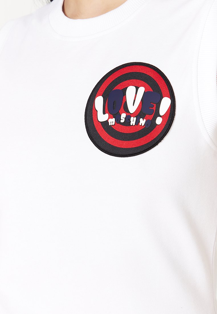 Love Moschino