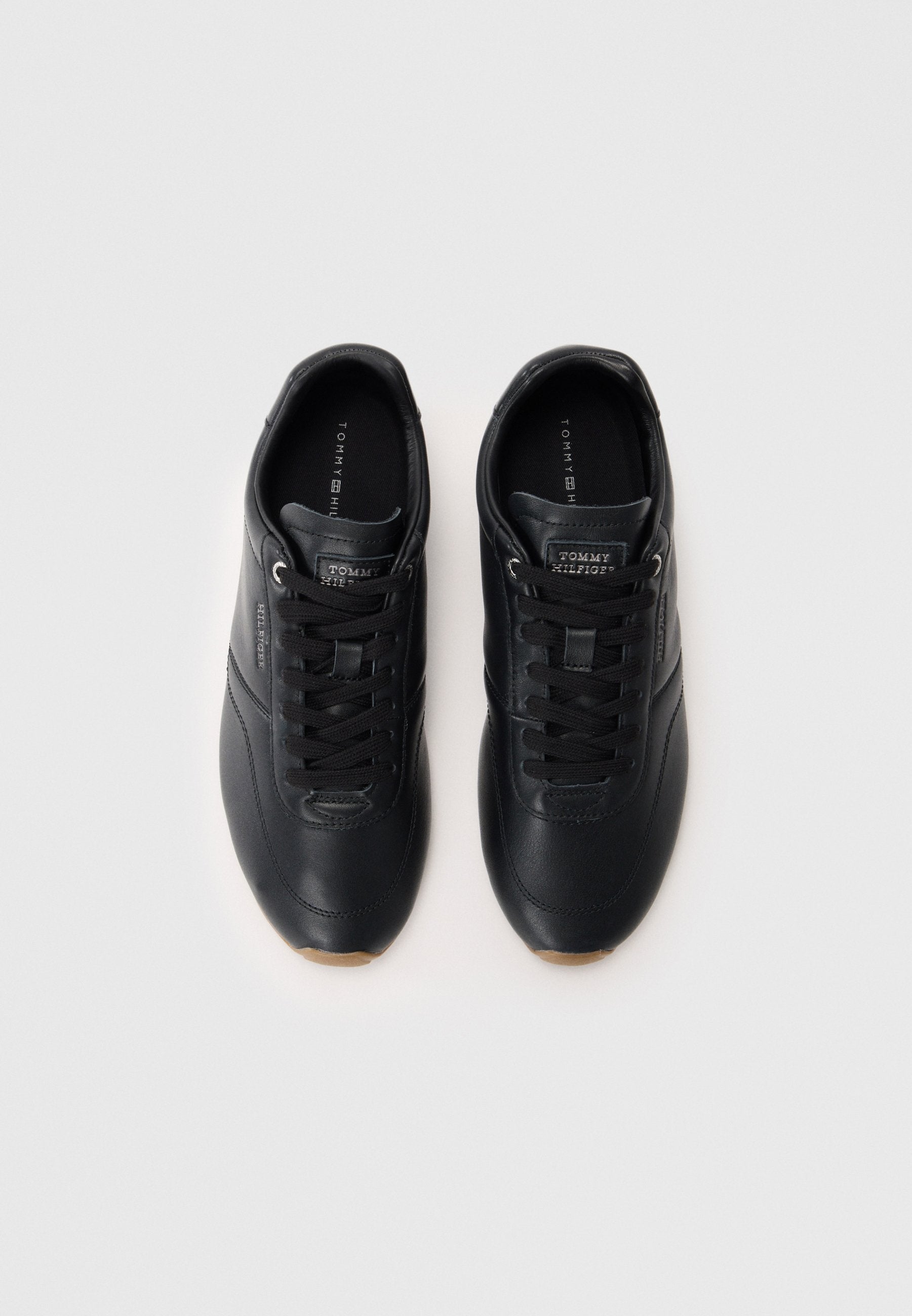 LOW PROFILE LOGO LEATHER TRAINERS Media 4