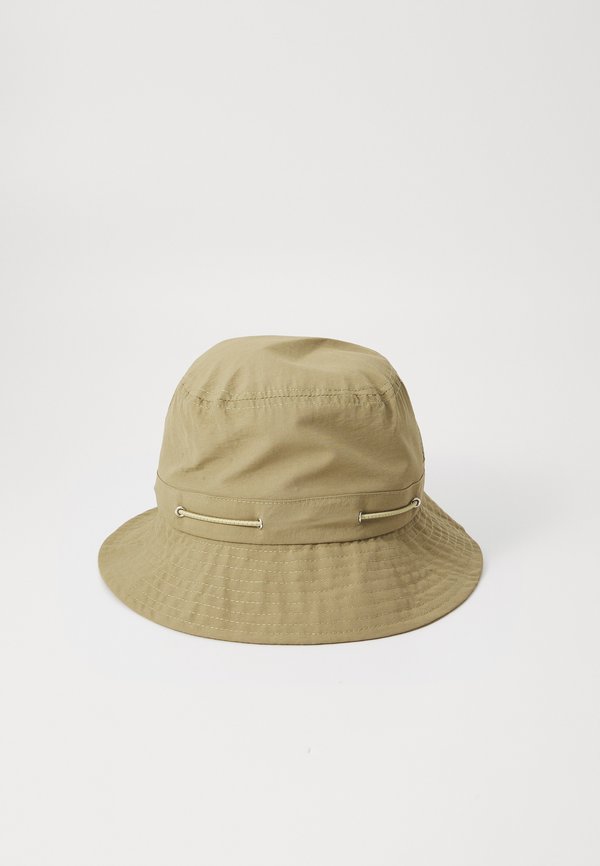 Pier One by Zalando