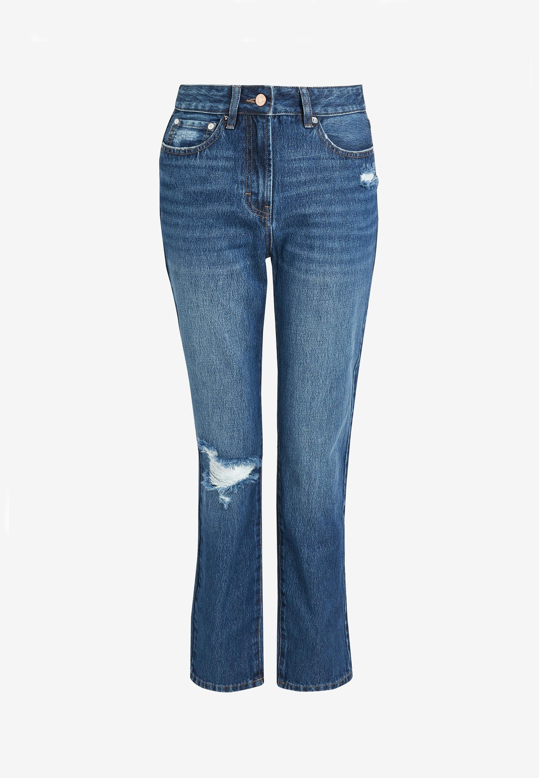 Blaue High-Waist-Jeans mit abgenutzten Patches am rechten Oberschenkel und linken Knie, klassisches Fünf-Taschen-Design und vorderem Knopfverschluss.