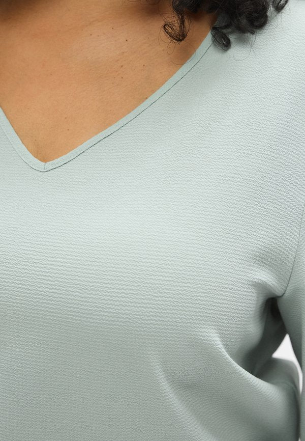 ONLY Carmakoma CARVICA L/S V-NECK TOP WVN NOOS